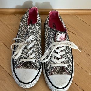 Glitter zebra heart print converses, size 9